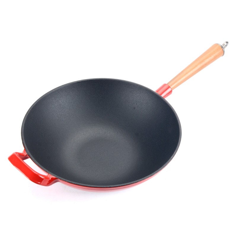 Ge&euml;mailleerde gietijzeren wok met houten handvat