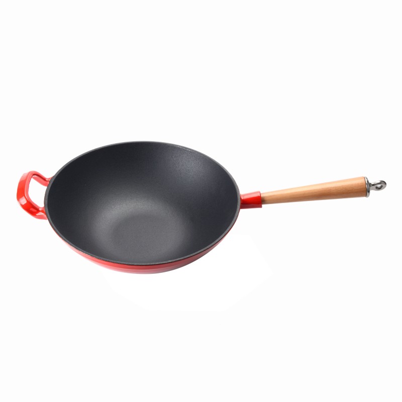 Ge&euml;mailleerde gietijzeren wok met houten handvat