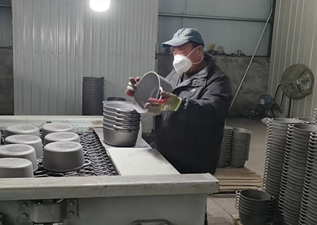 Kwaliteitscontrole gietijzeren braadpan
